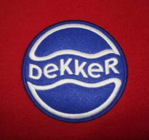 Blauw wit dekker logo