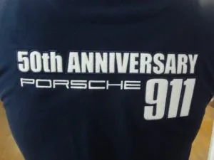 Wit ruglogo van Porsche